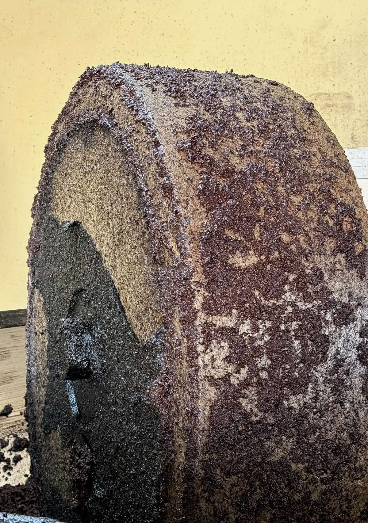 Meule de granite du moulin artisanal — extraction à froid de l'huile d'olive de Taza