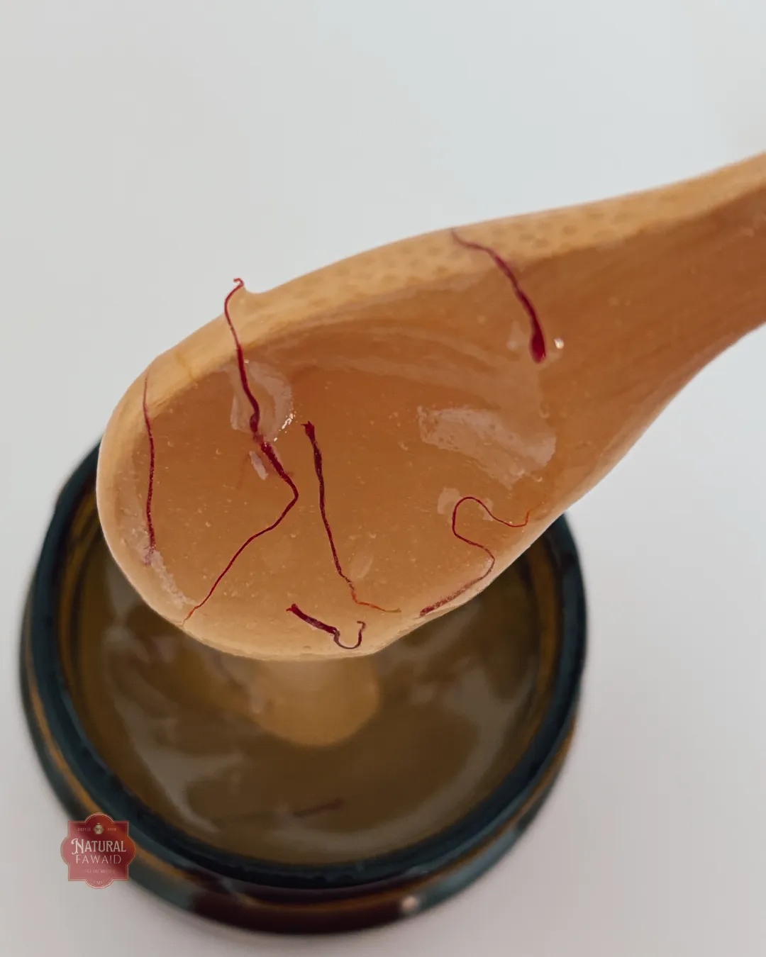 Cuillère bambou Natural Fawaid chargée de miel Sérénité avec pistils de safran visibles