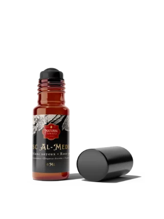 Flacon brun apothicaire de 6 ml contenant l’huile de parfum sans alcool Musc Al-Medinah, musc blanc pur et soyeux.