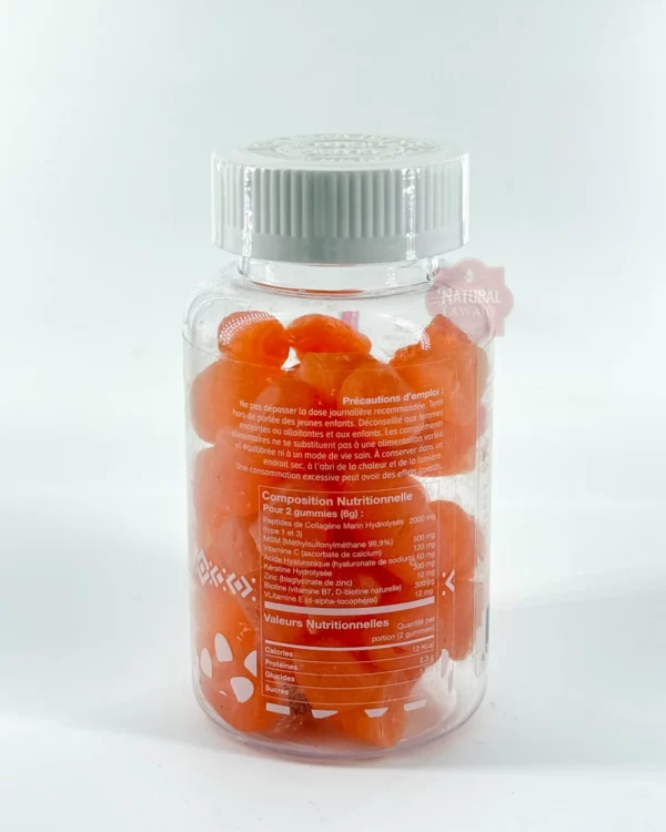 gummies-collagene-plus-ziyada-x60-composition Gummies roses au collagène posés sur une coiffeuse à côté d'une crème et d'une serviette