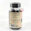 gummies-shilajit-resine-himalaya Gummies au shilajit à côté d'un fragment de résine noire posé sur une pierre